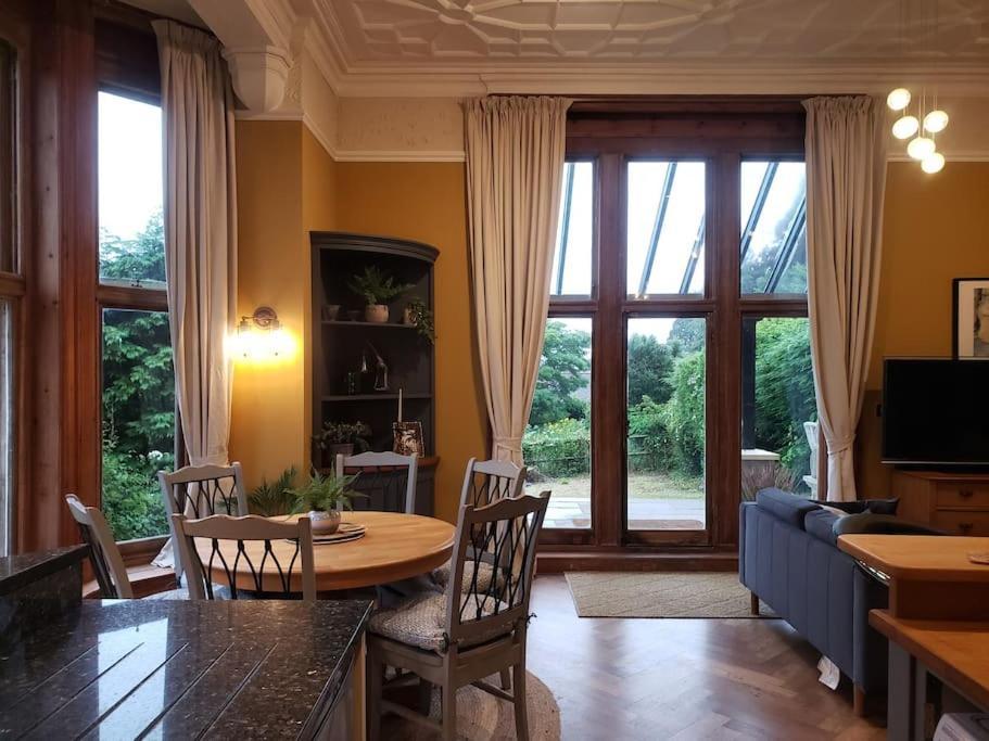 3 Bedroom 3 Bathroom Ground Floor Condo With Veranda Reigate Exterior foto